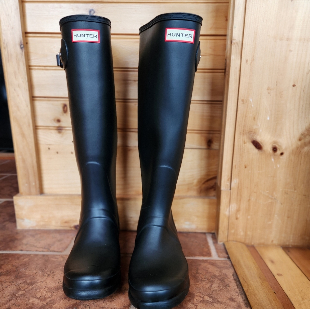 Hunter, Black tall rain boots size 9 women's